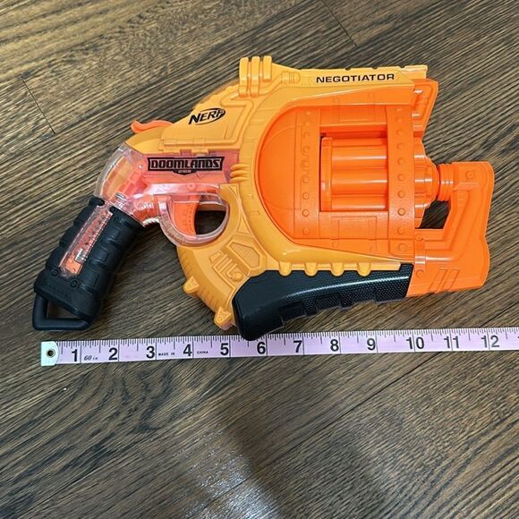 Nerf Doomlands Negotiator with Darts - Picture 4 of 5